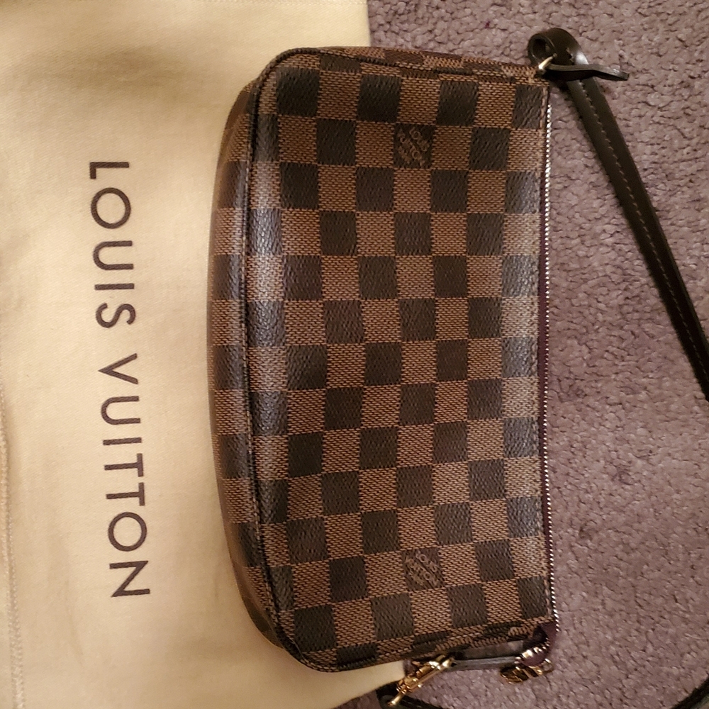 Louis Vuitton pochette